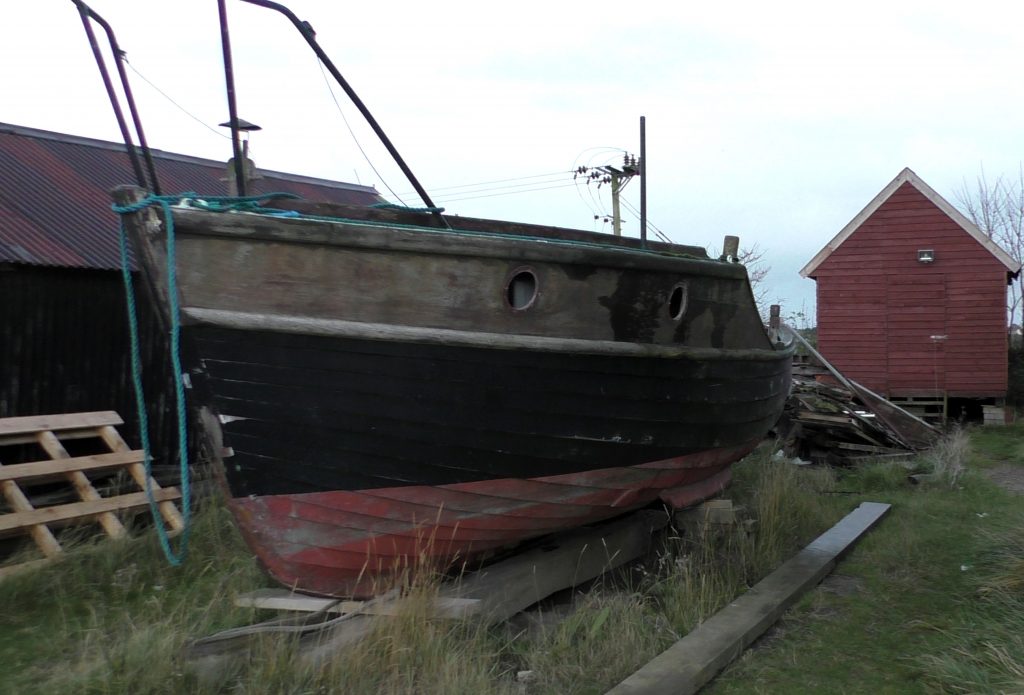 s2580014-wooden-boat